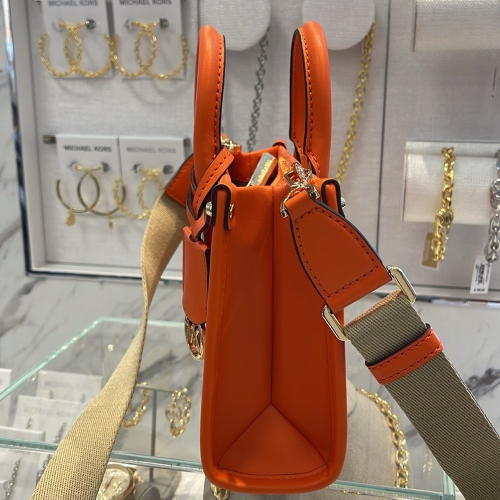 Michael Kors Mirella Extra-Small Ombré Logo Crossbody XBODY Shopper
Poppy
NWT - Picture 12 of 16